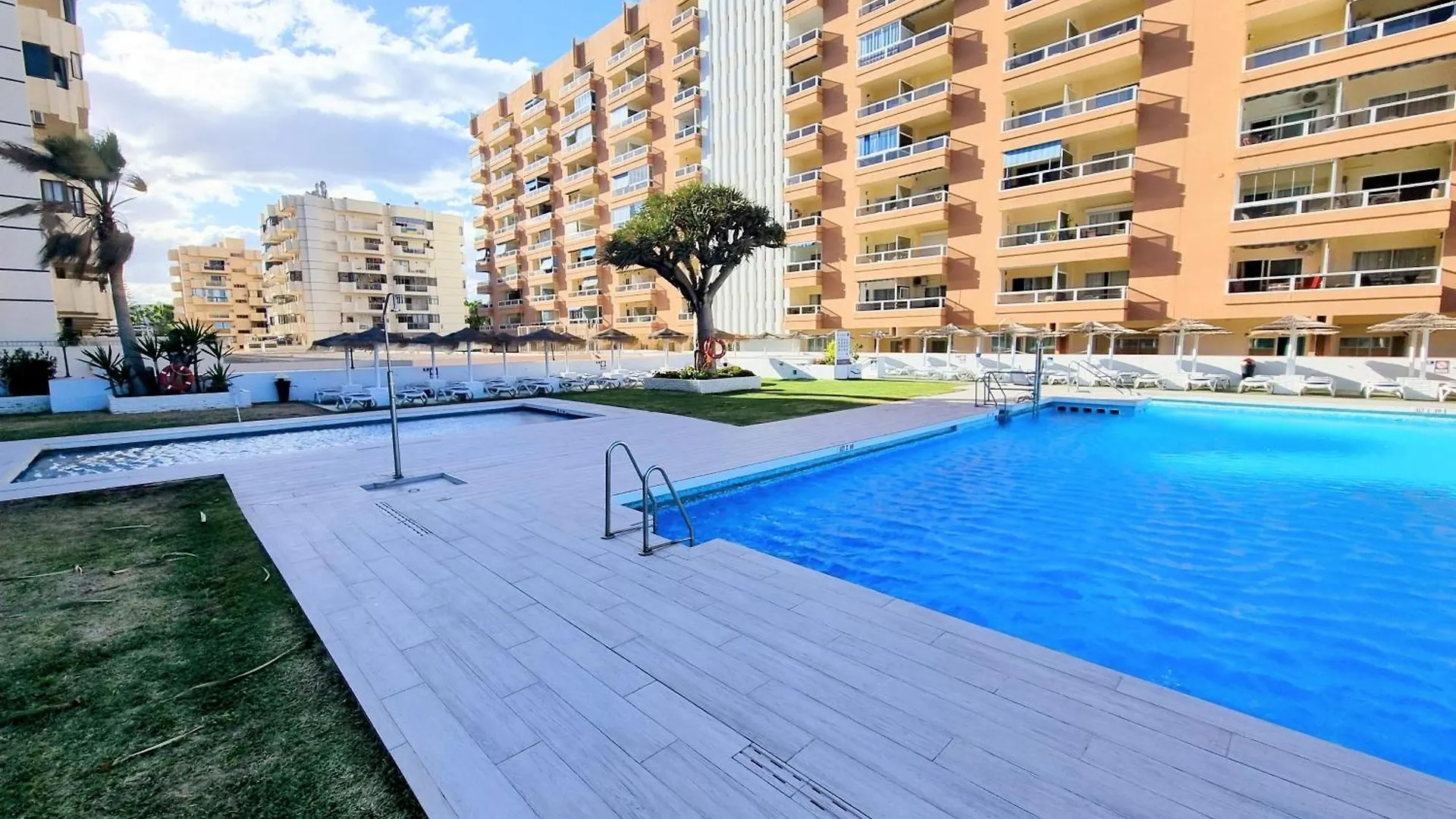 Апартаменты Pyr Beach And Pool Studio I Фуэнхирола