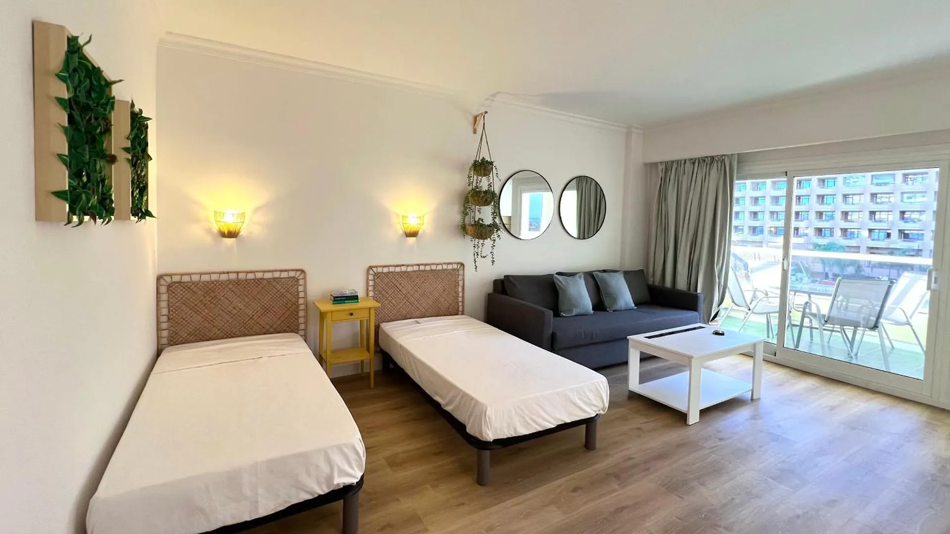 Pyr Beach And Pool Studio I Фуэнхирола